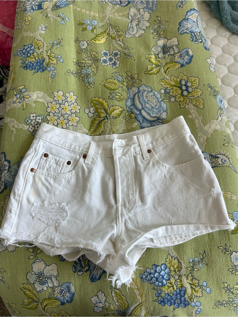White Levi’s Jean Shorts